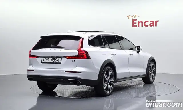 Volvo V60, 2019, 74 341 км