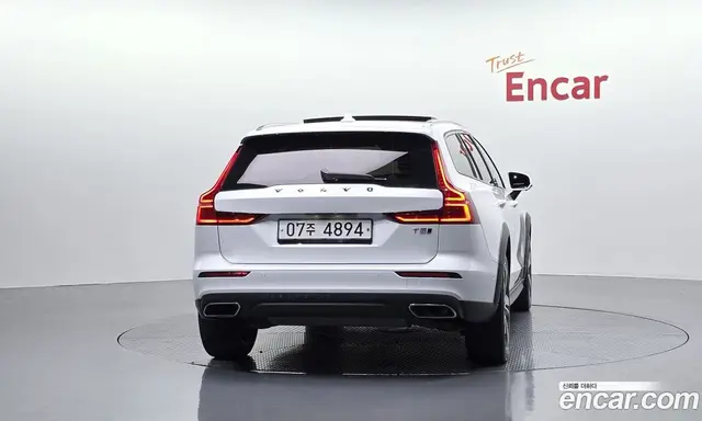 Volvo V60 2019 2.0 АКПП, миниатюра 3