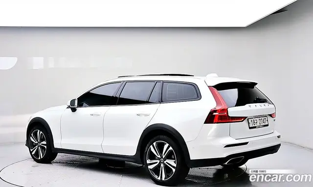 Volvo V60 2019 2.0 АКПП, миниатюра 2