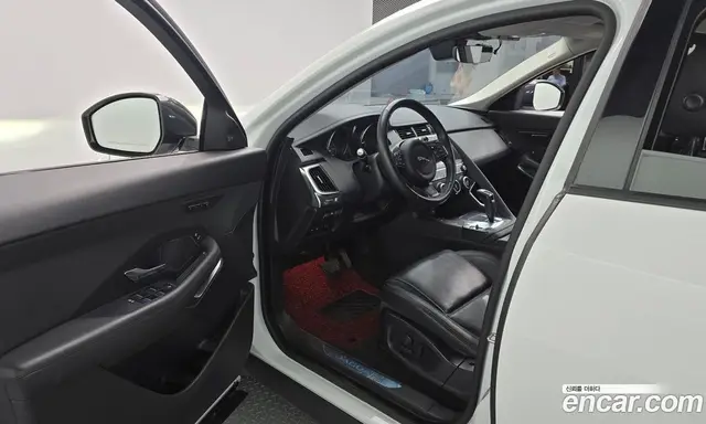 Jaguar E-Pace 2019 2.0 АКПП, миниатюра 10 Jaguar E-Pace 2019 2.0 АКПП, миниатюра 10