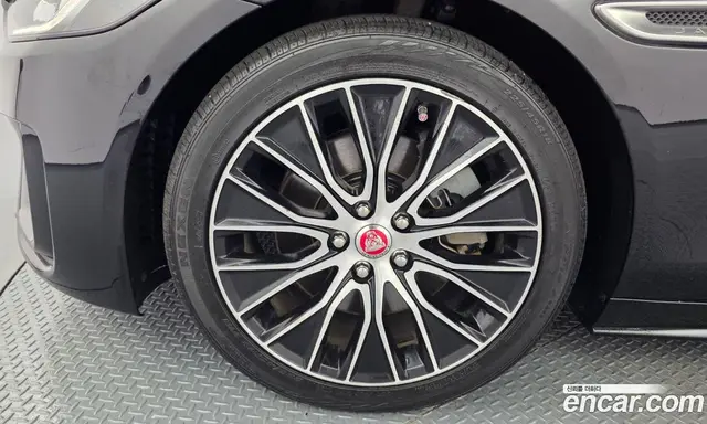 Jaguar XE 2020 2.0 АКПП, миниатюра 5 Jaguar XE 2020 2.0 АКПП, миниатюра 5
