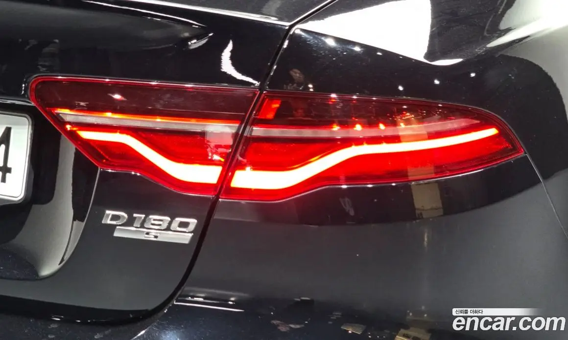 Jaguar XE 2020 2.0 АКПП, фото 9 Jaguar XE 2020 2.0 АКПП, фото 9