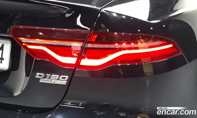 Jaguar XE 2020 2.0 АКПП, миниатюра 9 Jaguar XE 2020 2.0 АКПП, миниатюра 9
