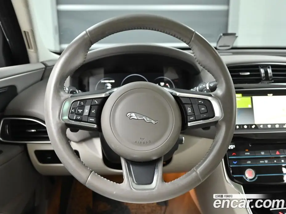 Jaguar XE 2018 2.0 АКПП, фото 13 Jaguar XE 2018 2.0 АКПП, фото 13