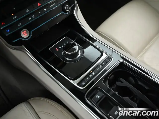 Jaguar XE 2018 2.0 АКПП, миниатюра 9 Jaguar XE 2018 2.0 АКПП, миниатюра 9