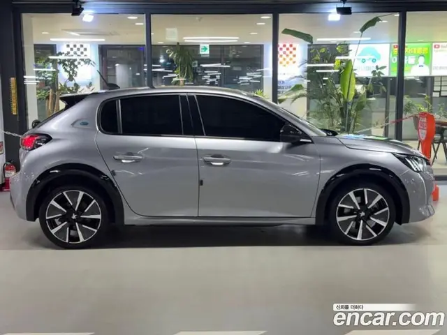 Peugeot 208 2022 АКПП, миниатюра 3