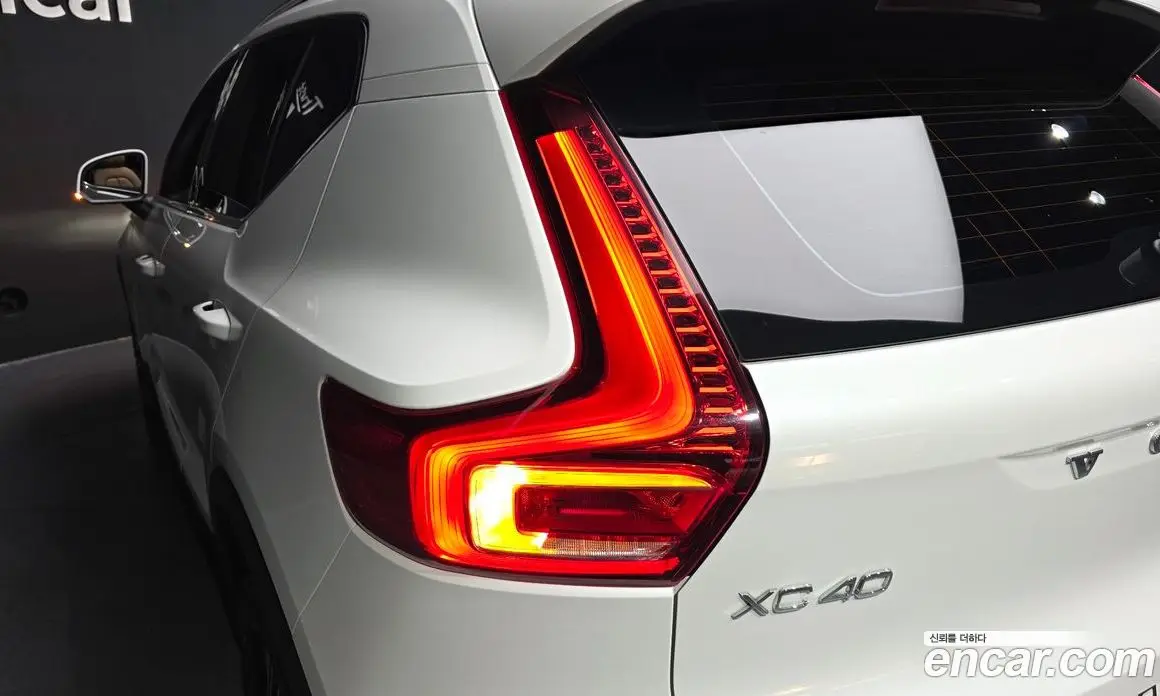 Volvo XC40 2022 2.0 АКПП, фото 8