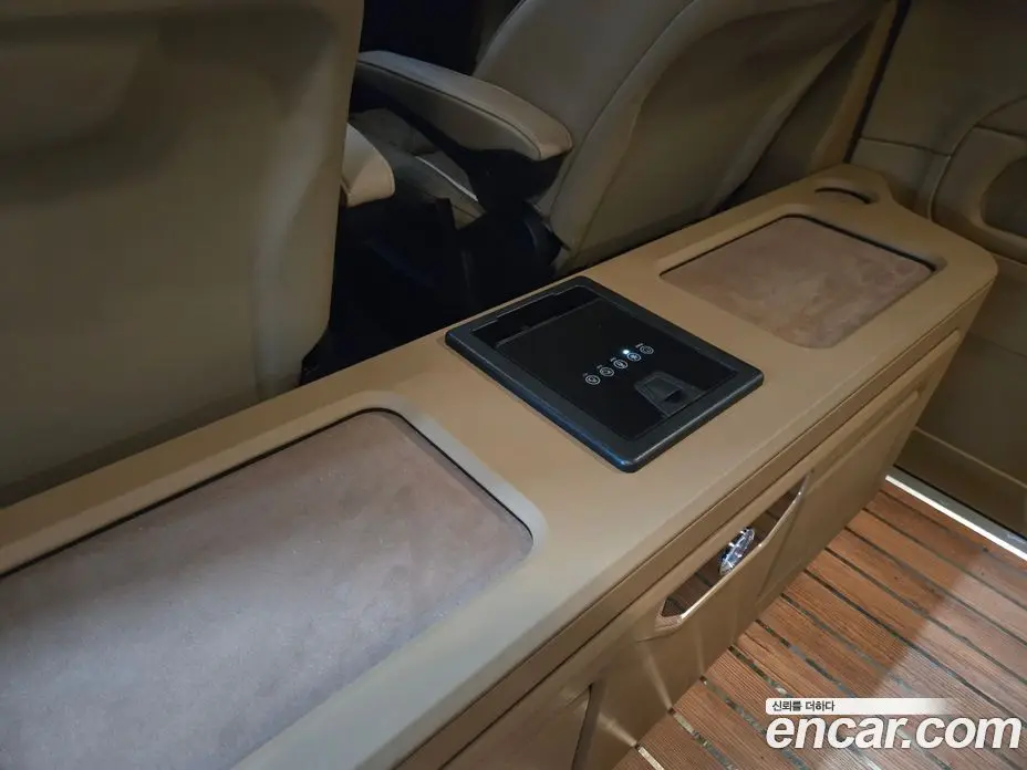 Mercedes-Benz V-Class 2023 2.2 АКПП, фото 15