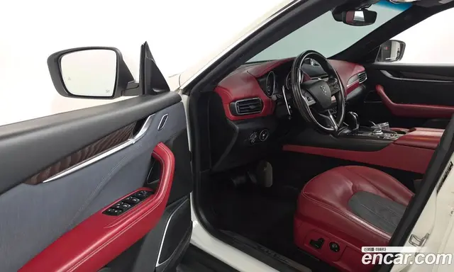 Maserati Levante 2017 3.0 АКПП, миниатюра 10 Maserati Levante 2017 3.0 АКПП, миниатюра 10