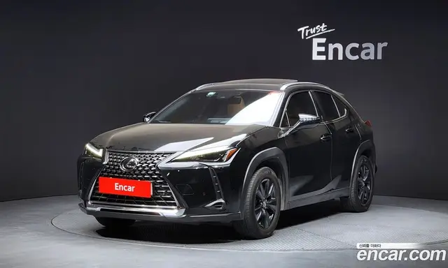 Lexus UX, 2023, 57 292 км