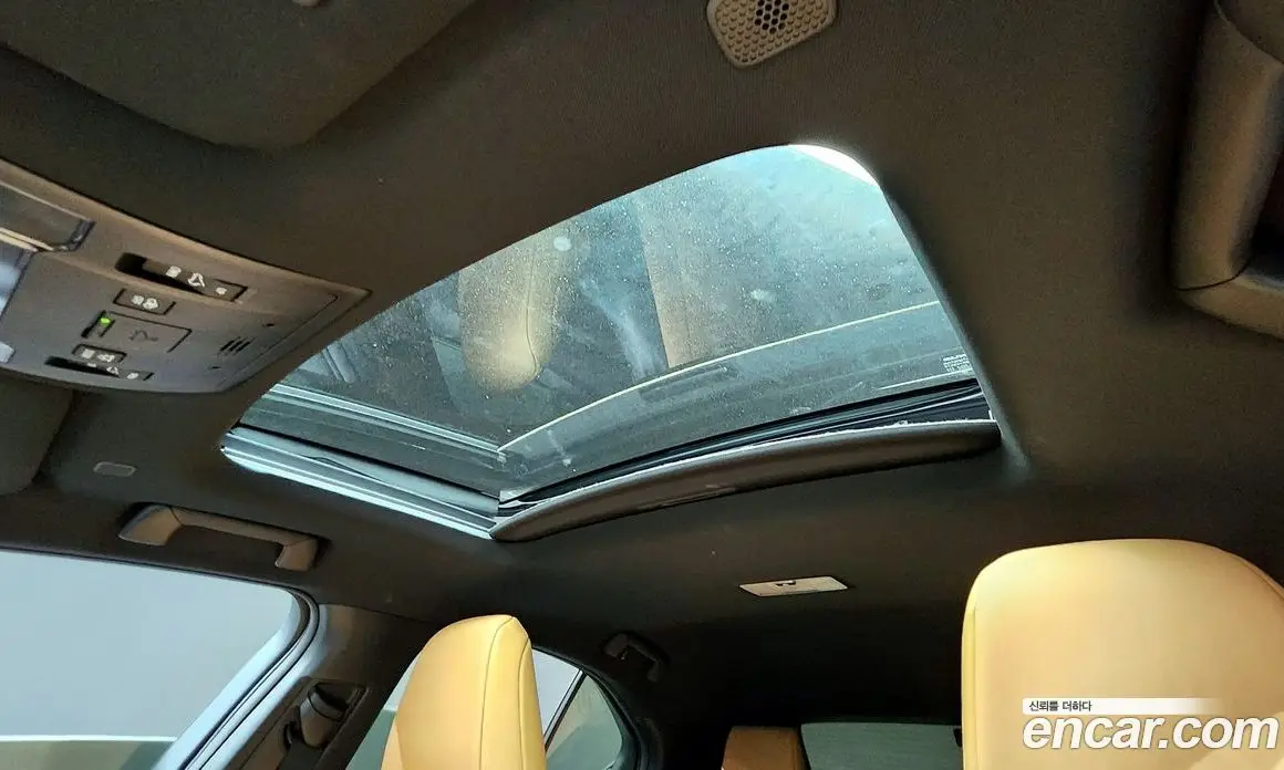 Lexus UX 2023 2.0 АКПП, фото 17
