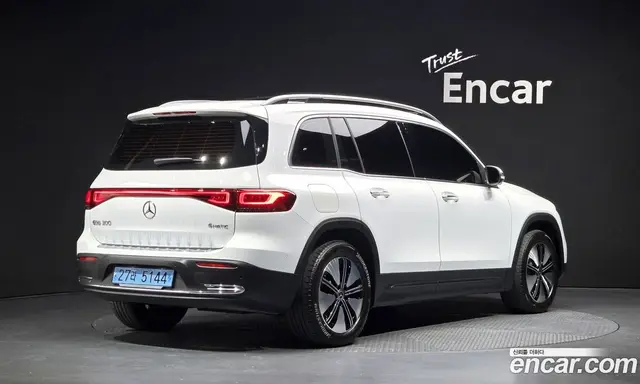 Mercedes-Benz EQB, 2023, 40 228 км