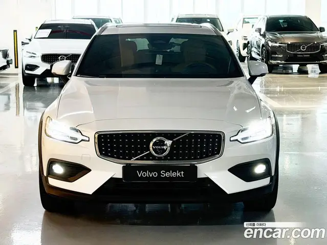 Volvo V60 2026 2.0 АКПП, миниатюра 3 Volvo V60 2026 2.0 АКПП, миниатюра 3
