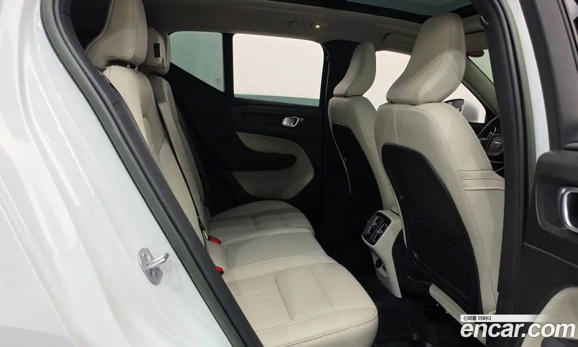 Volvo XC40 2022 2.0 АКПП, фото 17