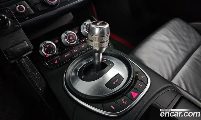 Audi R8 2011 5.2 АКПП, миниатюра 9