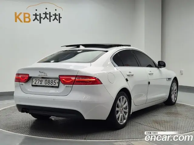 Jaguar XE 2016 2.0 АКПП, миниатюра 3