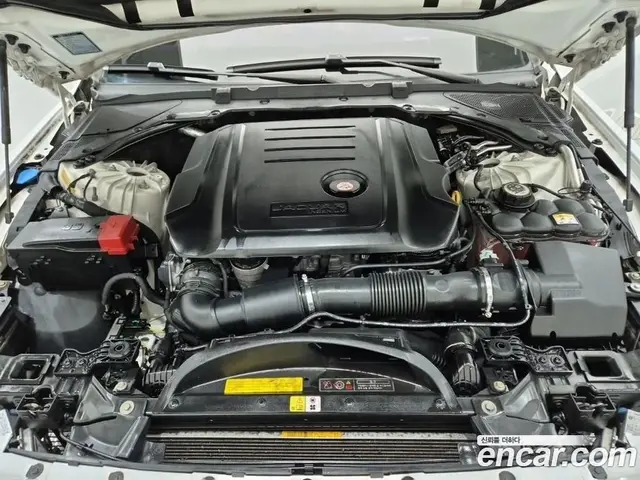 Jaguar XE 2016 2.0 АКПП, миниатюра 5