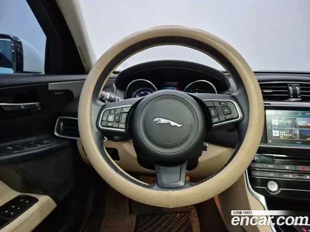 Jaguar XE 2016 2.0 АКПП, миниатюра 9