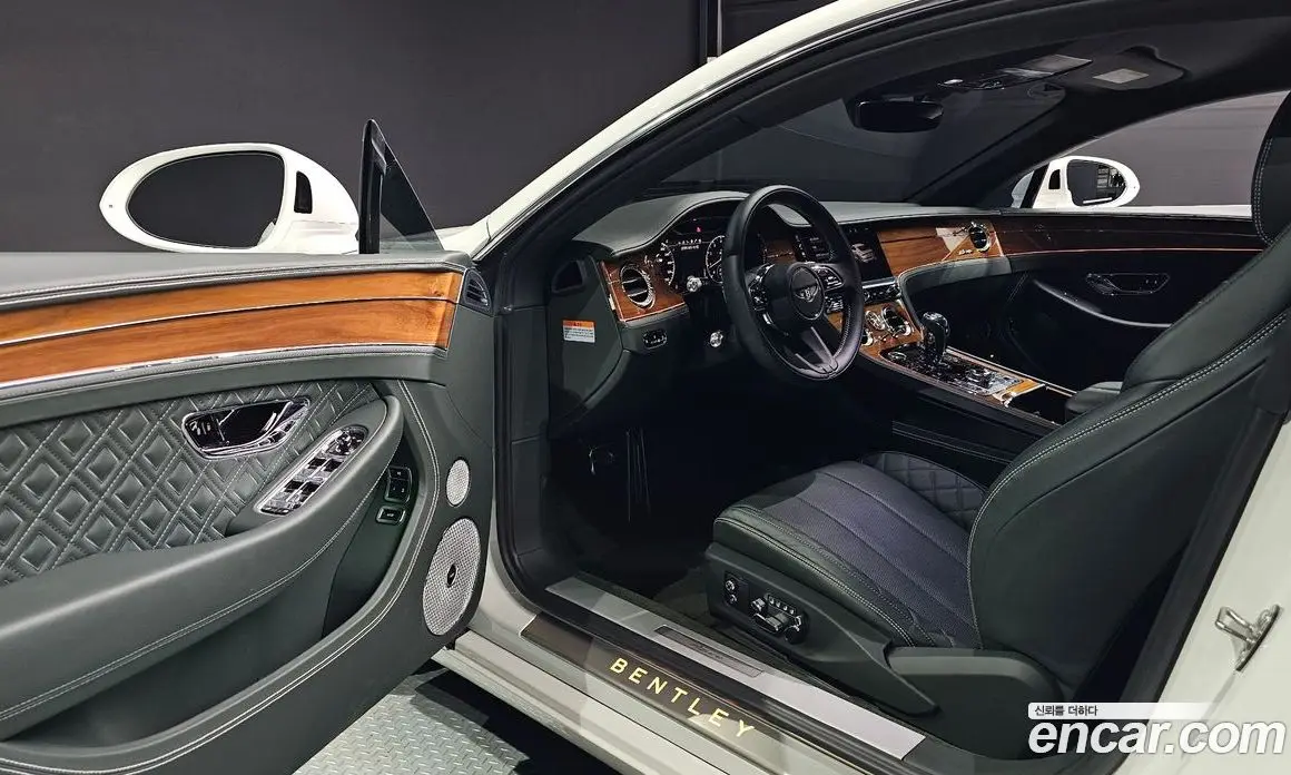Bentley Continental 2023 4.0 АКПП, фото 13