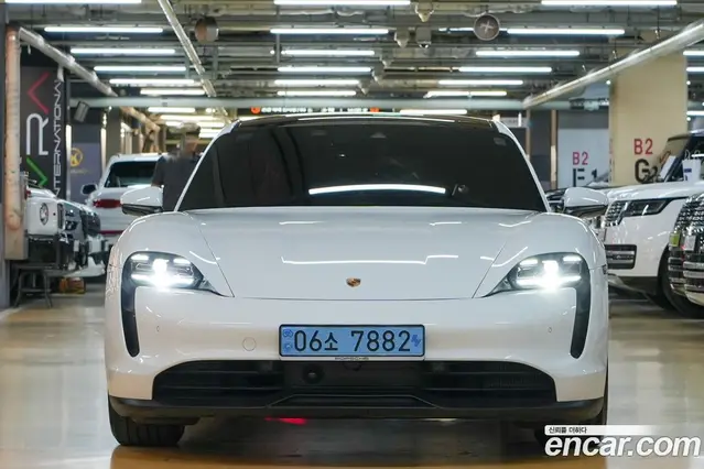 Porsche Taycan, 2023, 29 900 км