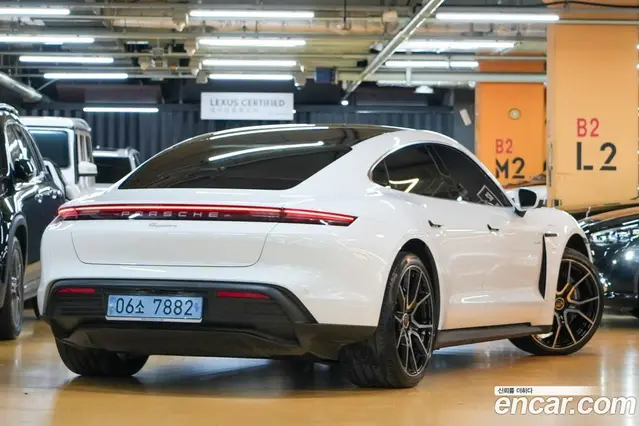 Porsche Taycan 2023 0.1 АКПП, миниатюра 3