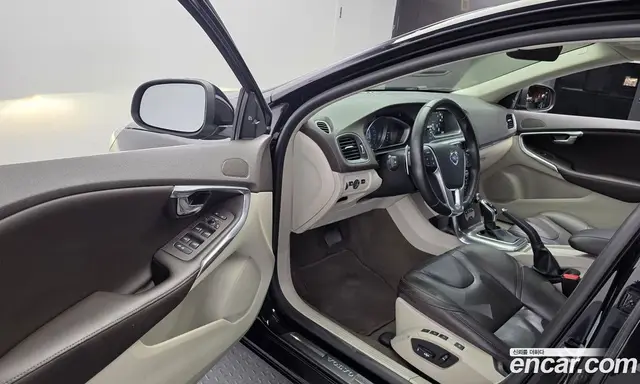 Volvo V40 2016 2.0 АКПП, миниатюра 10 Volvo V40 2016 2.0 АКПП, миниатюра 10