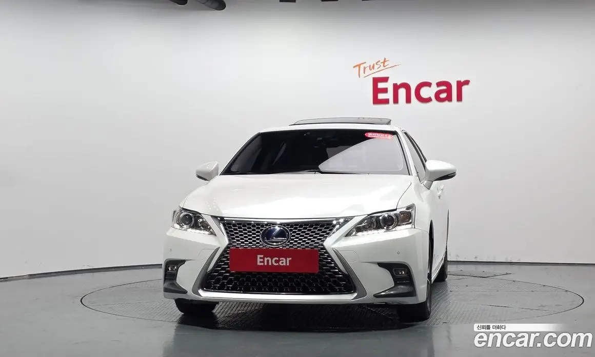 Lexus CT200h 2018 1.8 АКПП, фото 2 Lexus CT200h 2018 1.8 АКПП, фото 2