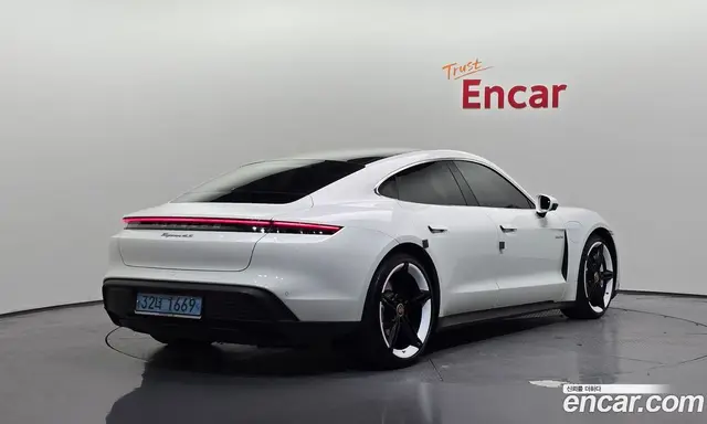 Porsche Taycan, 2021, 69 417 км