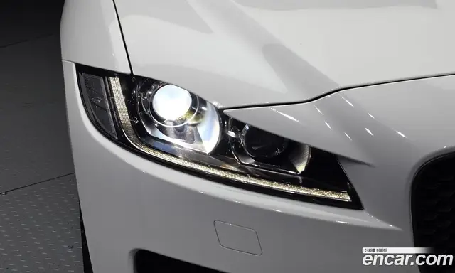 Jaguar F-Pace 2017 2.0 АКПП, миниатюра 8 Jaguar F-Pace 2017 2.0 АКПП, миниатюра 8