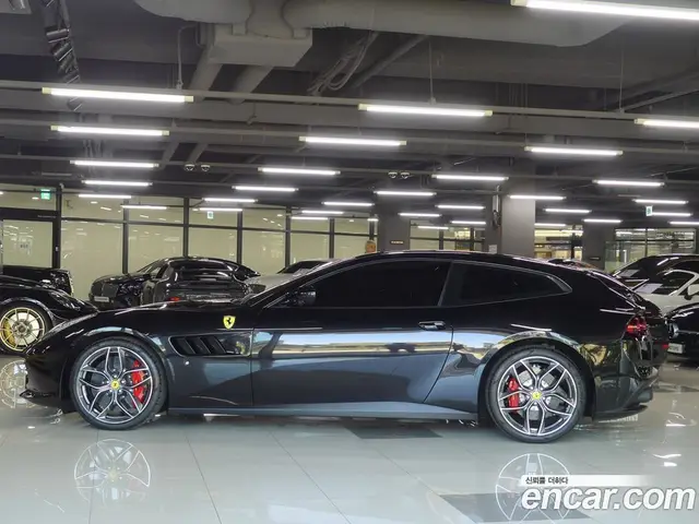 Ferrari GTC4 Lusso 2019 3.9 АКПП, миниатюра 2