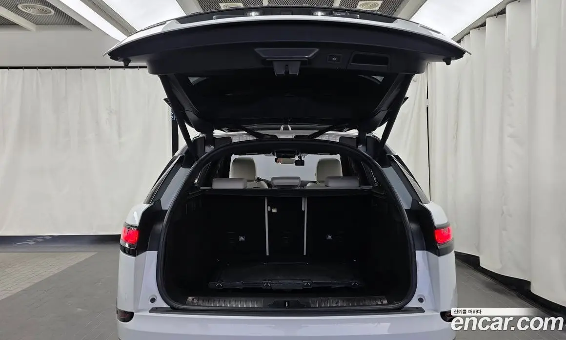 Land Rover Range Rover Velar 2019 2.0 АКПП, фото 20