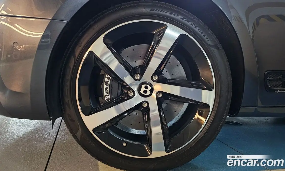 Bentley Mulsanne 2018 6.8 АКПП, фото 5