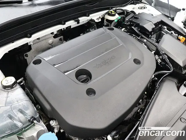 Volvo XC40 2024 2.0 АКПП, миниатюра 12