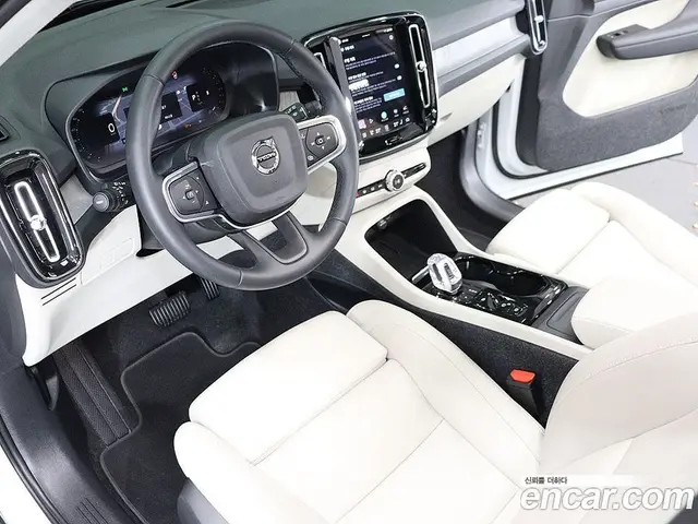 Volvo XC40 2024 2.0 АКПП, миниатюра 10 Volvo XC40 2024 2.0 АКПП, миниатюра 10