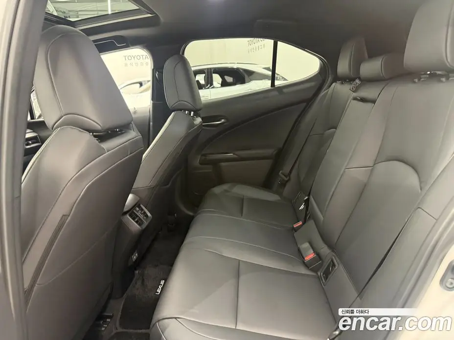Lexus UX 2025 2.0 вариатор, фото 12 Lexus UX 2025 2.0 вариатор, фото 12