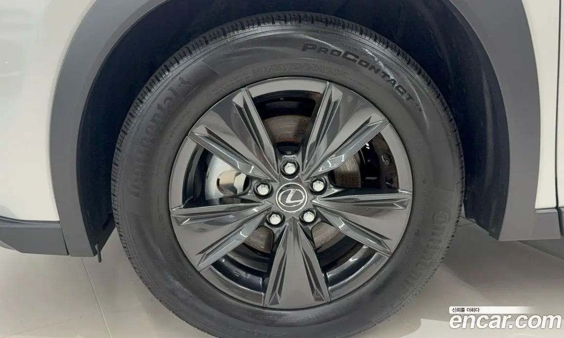 Lexus UX 2025 2.0 вариатор, фото 5 Lexus UX 2025 2.0 вариатор, фото 5