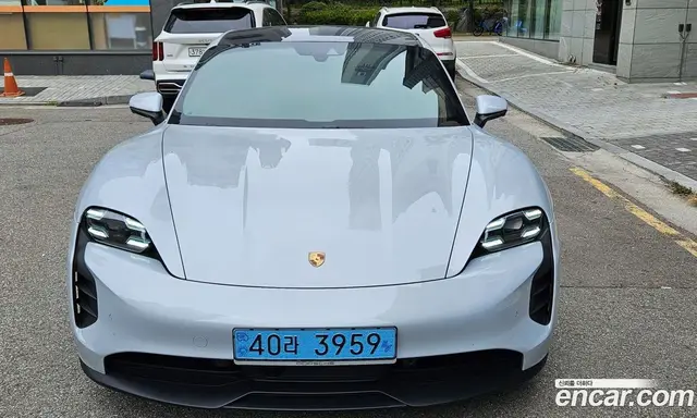 Porsche Taycan, 2021, 26 000 км