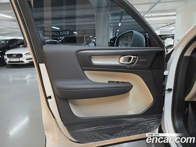 Volvo XC40 2025 2.0 АКПП, миниатюра 11