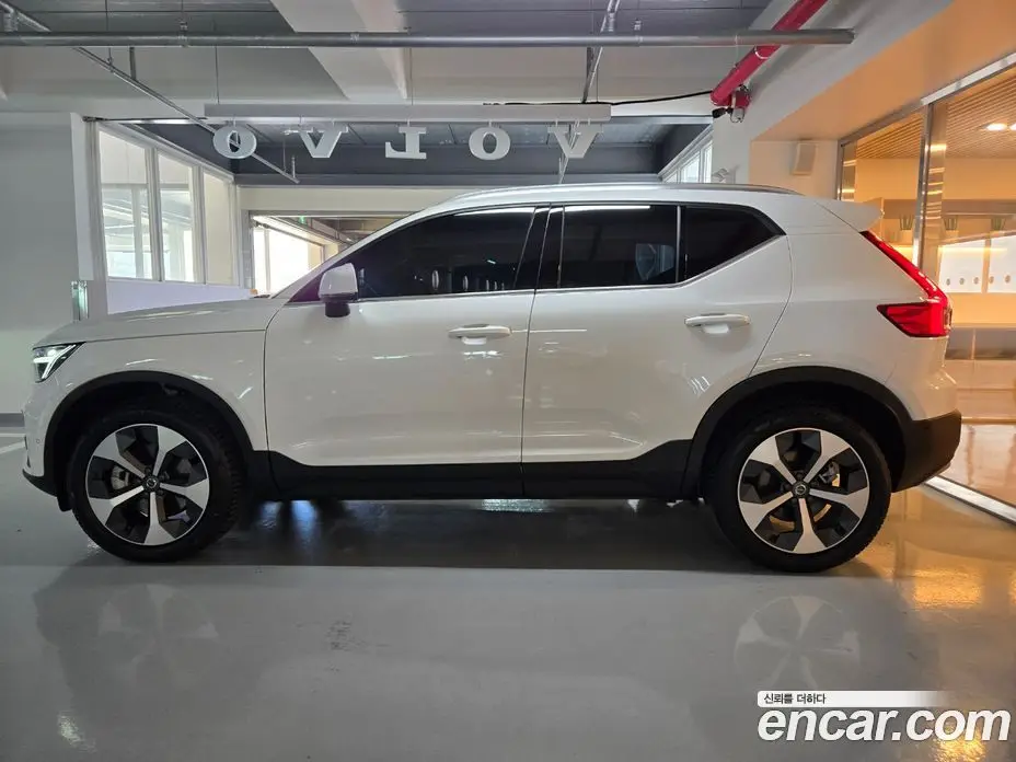 Volvo XC40 2025 2.0 АКПП, фото 18