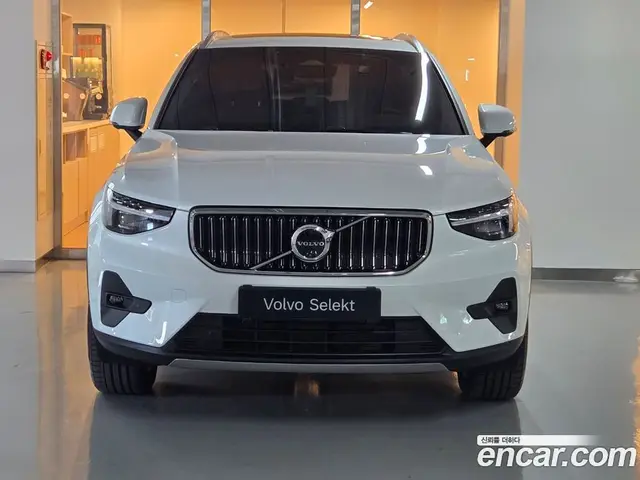 Volvo XC40 2025 2.0 АКПП, миниатюра 3