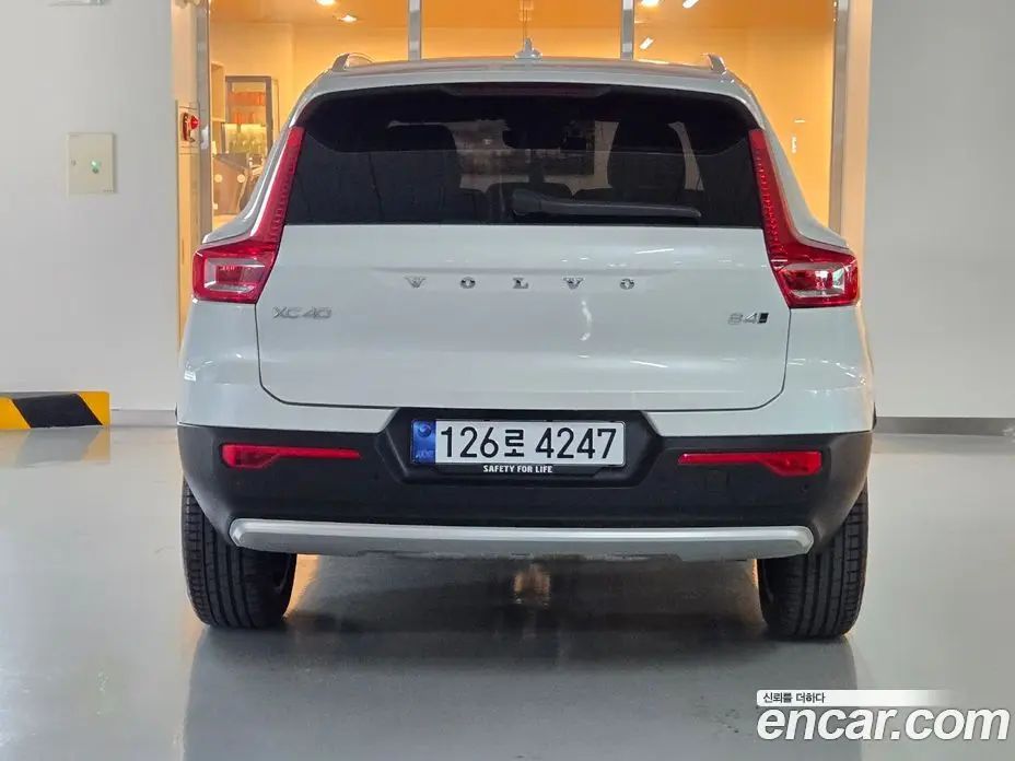 Volvo XC40 2025 2.0 АКПП, фото 4