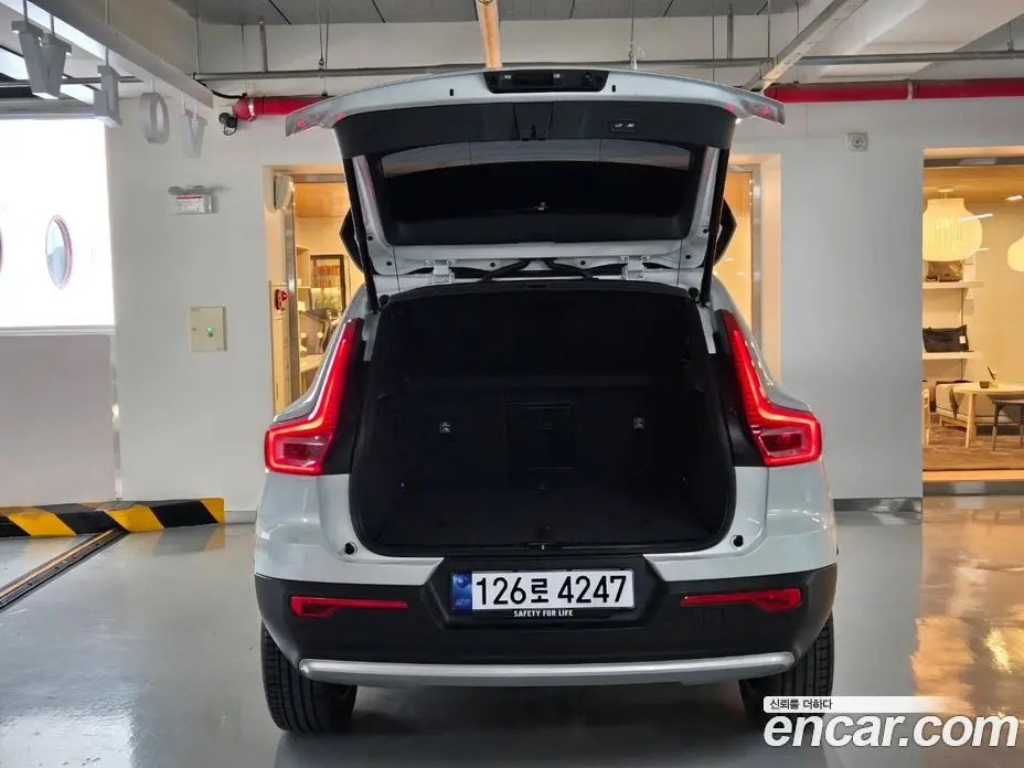 Volvo XC40 2025 2.0 АКПП, фото 5