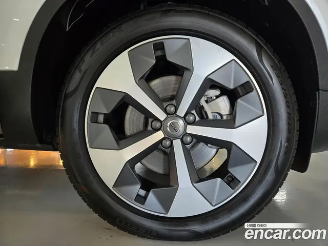 Volvo XC40 2025 2.0 АКПП, миниатюра 6