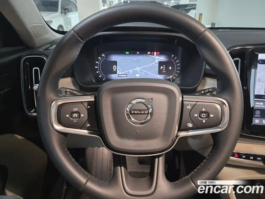 Volvo XC40 2025 2.0 АКПП, фото 7