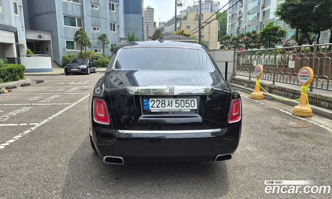 Rolls-Royce Phantom 2023 6.7 АКПП, фото 4
