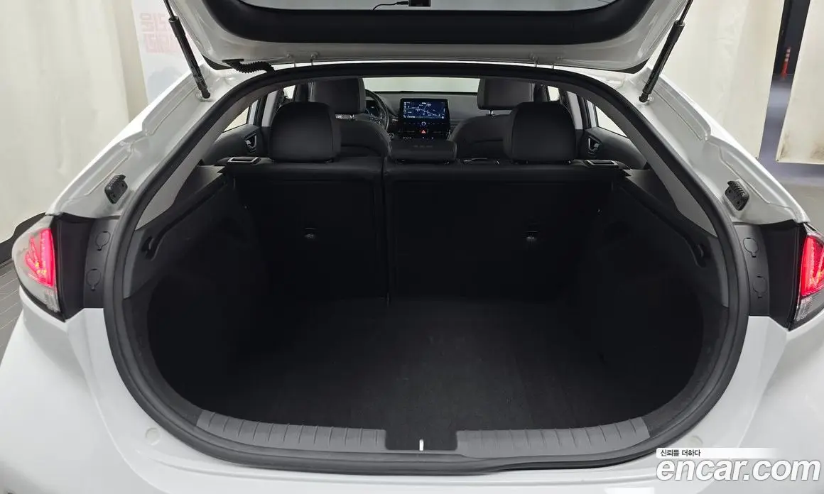 Hyundai Ioniq 2019 1.6 АКПП, фото 20