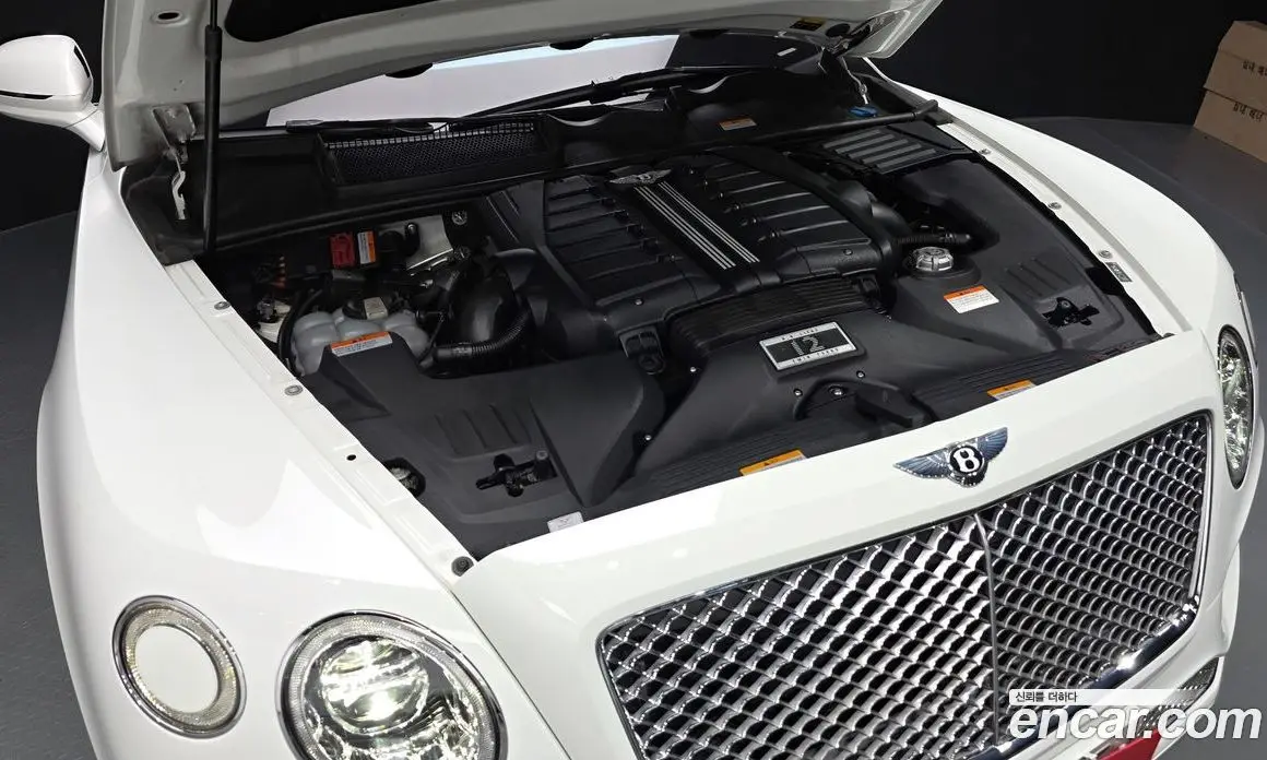 Bentley Bentayga 2017 6.0 АКПП, фото 6