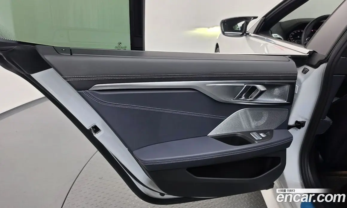 BMW 8 серия 2023 4.4 АКПП, фото 15