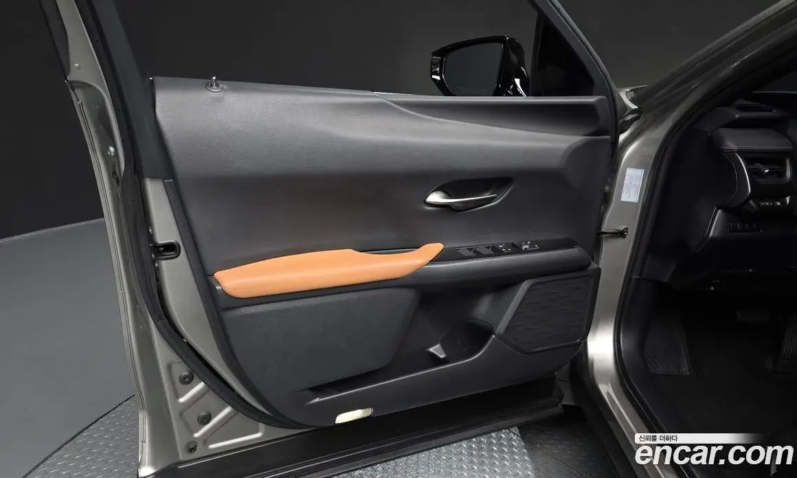 Lexus UX 2019 2.0 АКПП, фото 14 Lexus UX 2019 2.0 АКПП, фото 14