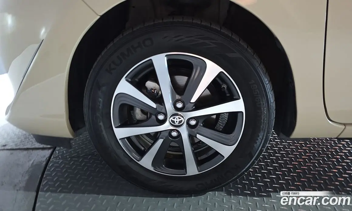 Toyota Prius 2019 1.5 АКПП, фото 4